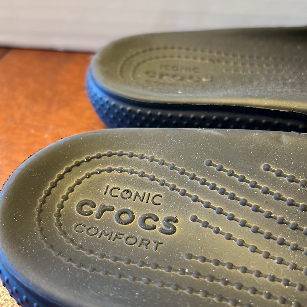 Crocs Comfort Sandle - Picture 3 of 4